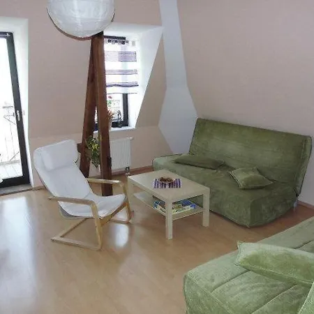 아파트 Sehr-schoene-4-raum-maisonette-fewo-mit-110qm-balkon-zentral-preiswert-t7