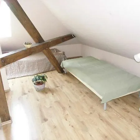 Apartment Sehr Schöne 4 Raum Maisonette-fewo Mit 110qm + Balkon + Zentral&preiswert - T7