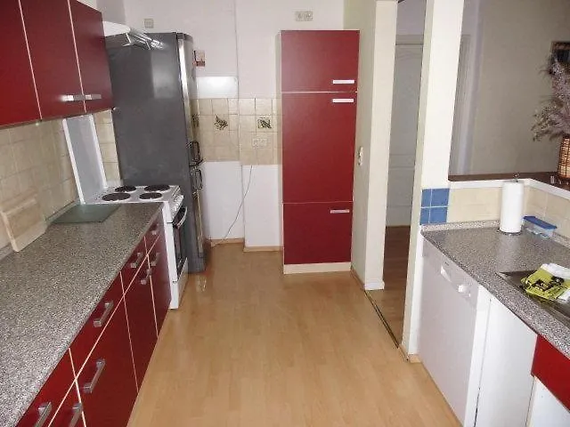 Sehr-schoene-4-raum-maisonette-fewo-mit-110qm-balkon-zentral-preiswert-t7 Apartamento *