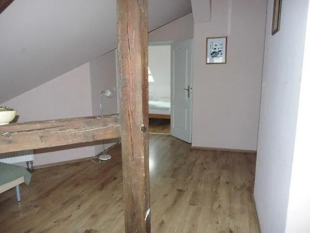 Sehr-schoene-4-raum-maisonette-fewo-mit-110qm-balkon-zentral-preiswert-t7 * Dresde