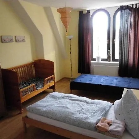 Apartament Sehr-schoene-4-raum-maisonette-fewo-mit-110qm-balkon-zentral-preiswert-t7 *
