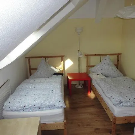 Apartament Sehr-schoene-4-raum-maisonette-fewo-mit-110qm-balkon-zentral-preiswert-t7