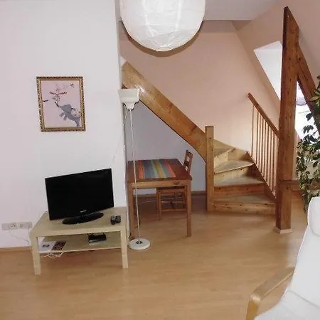 Апартаменты Sehr-schoene-4-raum-maisonette-fewo-mit-110qm-balkon-zentral-preiswert-t7 Дрезден