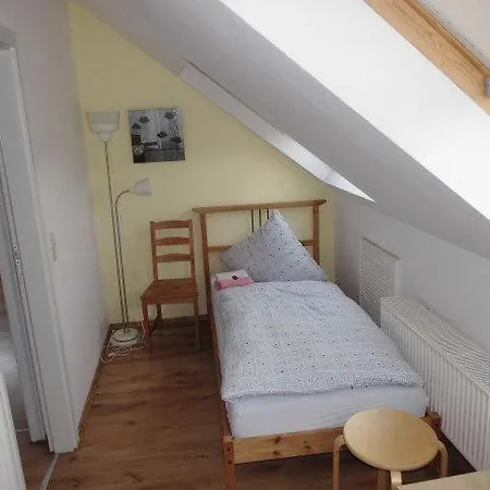 Апартаменты Sehr-schoene-4-raum-maisonette-fewo-mit-110qm-balkon-zentral-preiswert-t7 Дрезден