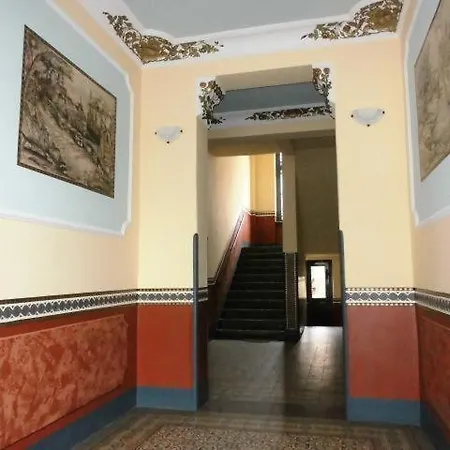 Sehr-schoene-4-raum-maisonette-fewo-mit-110qm-balkon-zentral-preiswert-t7 Апартаменты Дрезден